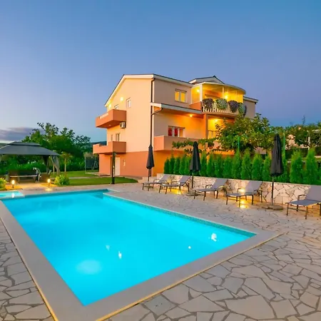 Prunus-luxurious Holiday With A Private Pool * イモツキ