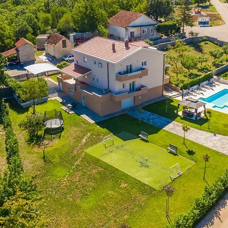 別荘 Prunus-luxurious Holiday With A Private Pool
